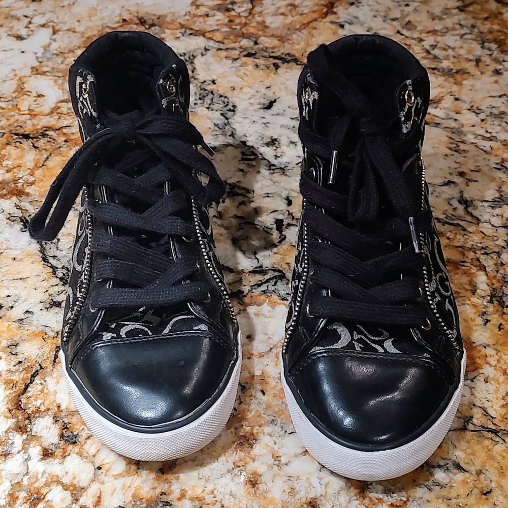 Women's Guess sneakers SZ 8.5 G monogram pre-owned good+